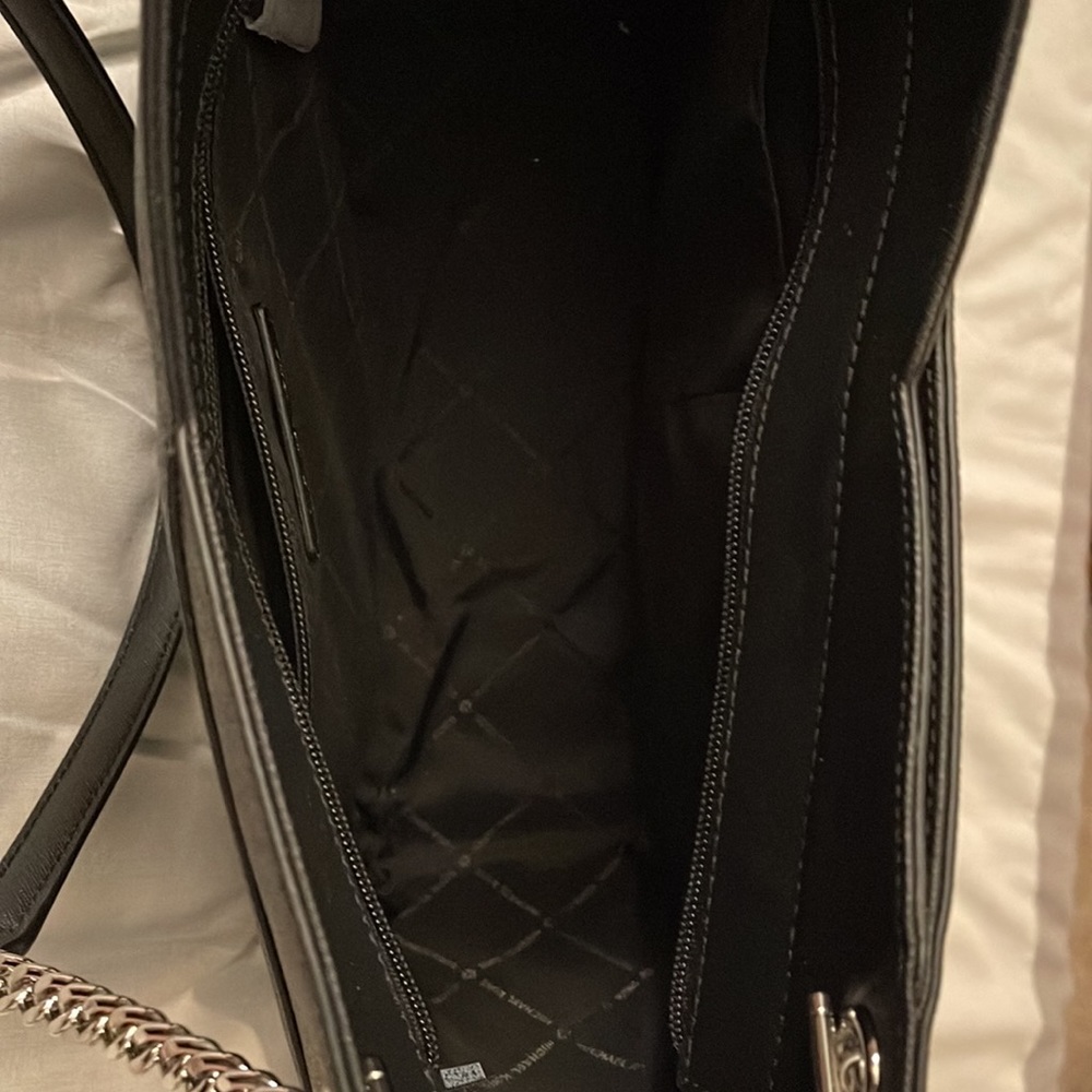 MK Purse - Picture 2 of 5
